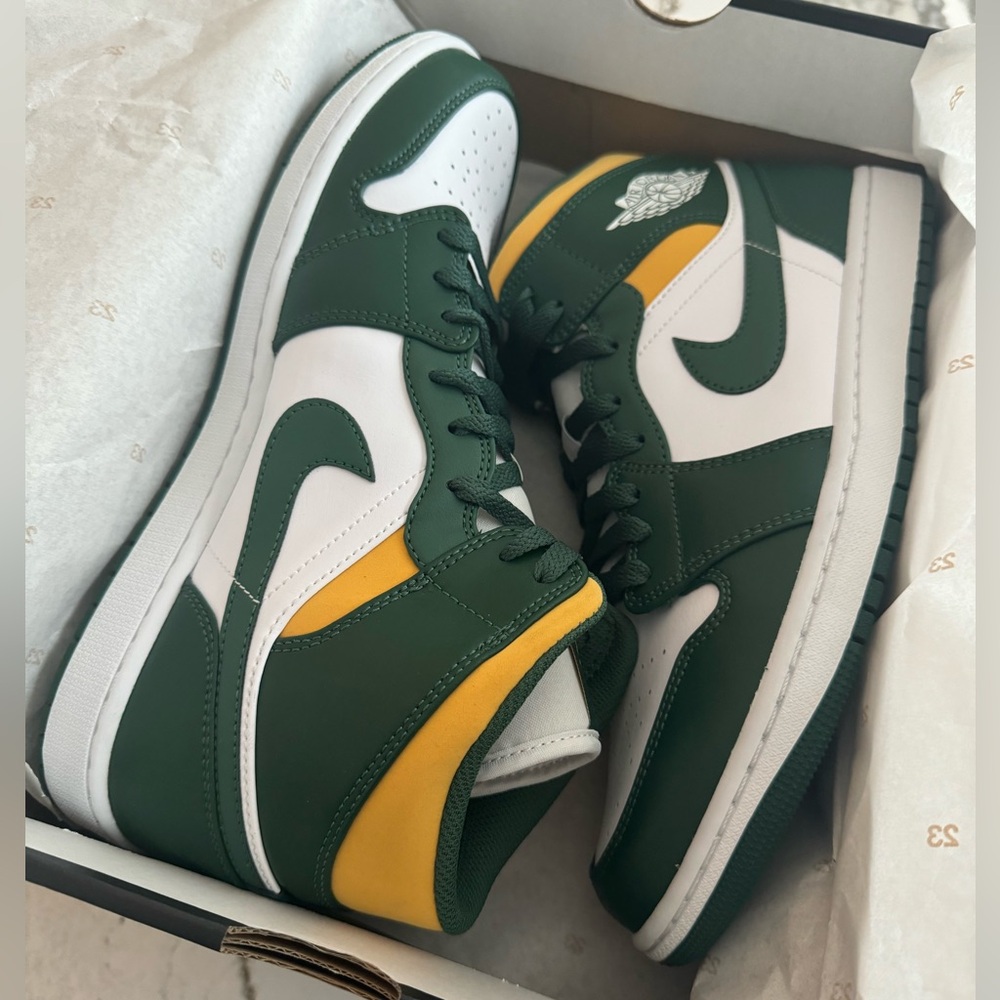 Brand 🆕 - 2022 Air Jordan 1 Mid “Sonics” - 11M